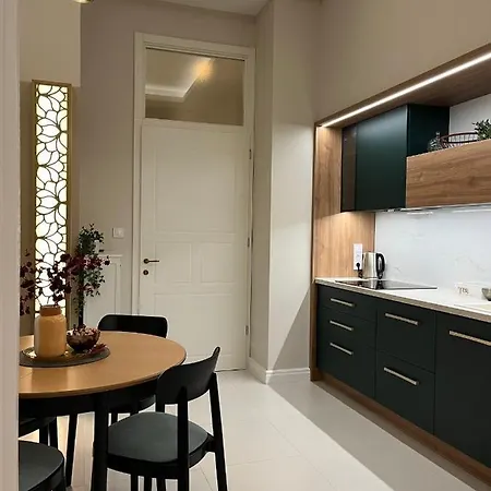 Apartment Visit 3 *