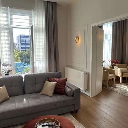 Apartment Visit 3 *