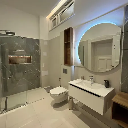 Apartament Visit 3 *